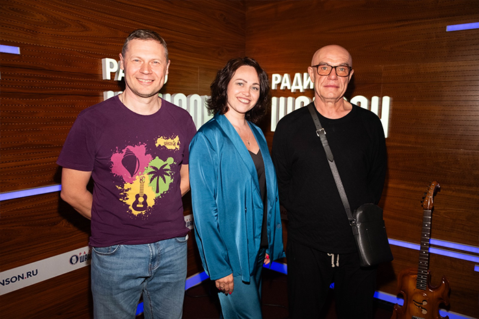 Сергей Мазаев и ведущие Роман Шахов и Ирина Сотникова