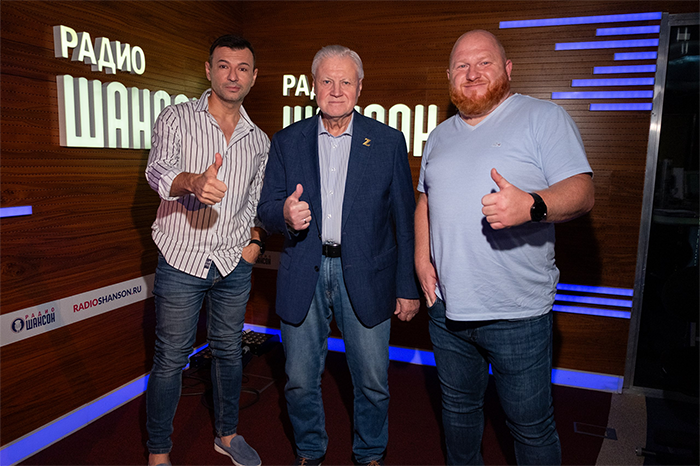 Сергей Миронов и ведущий Дмитрий Малыгин