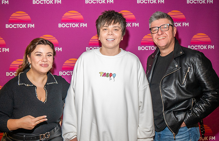 Элвин Грей и ведущие Наиля Шахова и Гарик Авакян