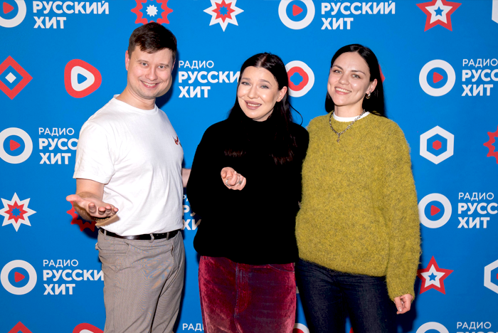 Ёлка и ведущие Влад Смирнов и Лена Чайка