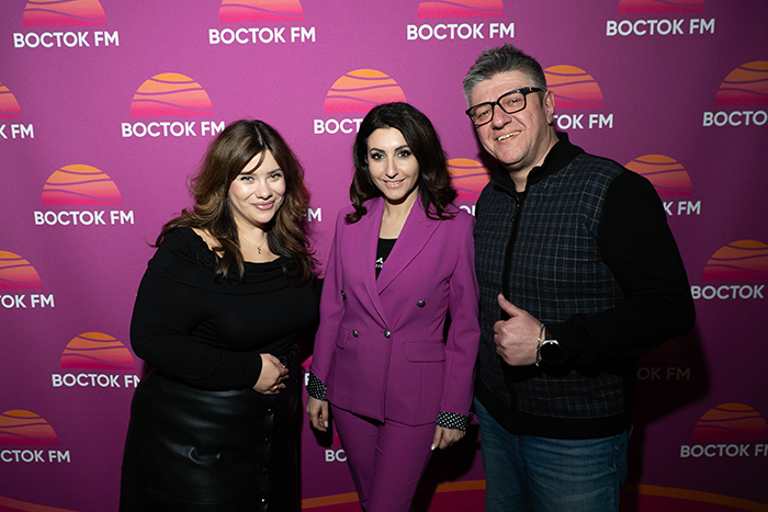 Алла Рид и ведущие Наиля Шахова и Гарик Авакян