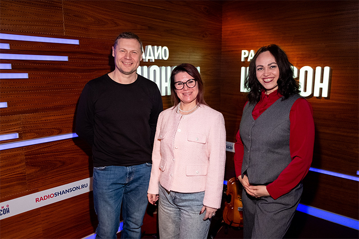 Татьяна Галич и ведущие Роман Шахов и Ирина Сотникова