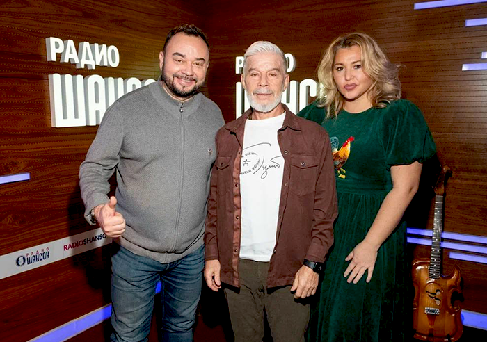 Олег Газманов и ведущие Артем Демин и Марина Дымова