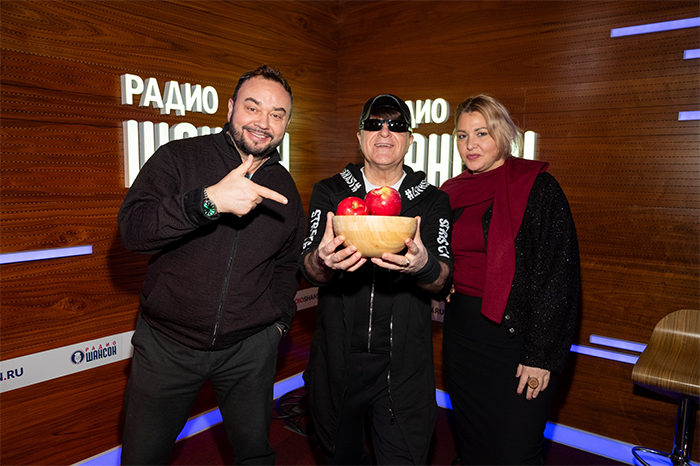 Виктор Королёв и ведущие Артем Демин и Марина Дымова