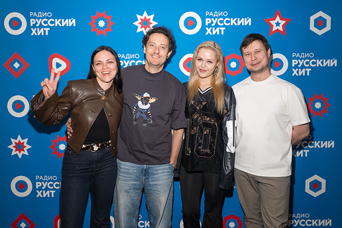 Настя Кравченко и Стас Ярушин  и ведущие Влад Смирнов и Лена Чайка 