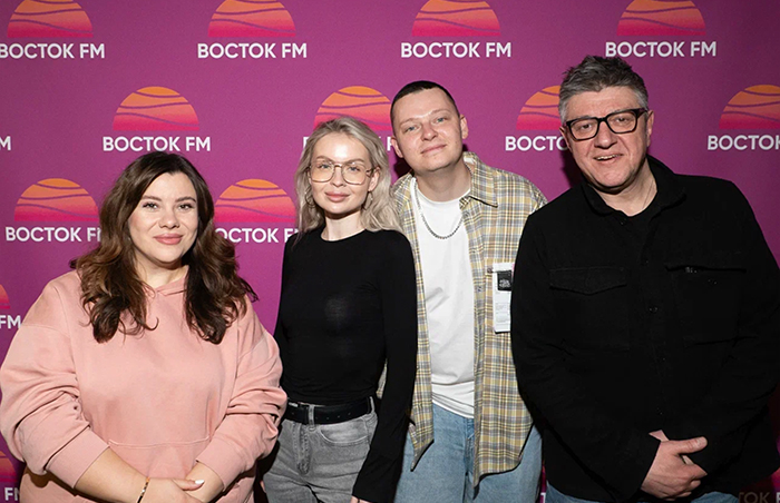 группа 5УТРА и ведущие Наиля Шахова и Гарик Авакян