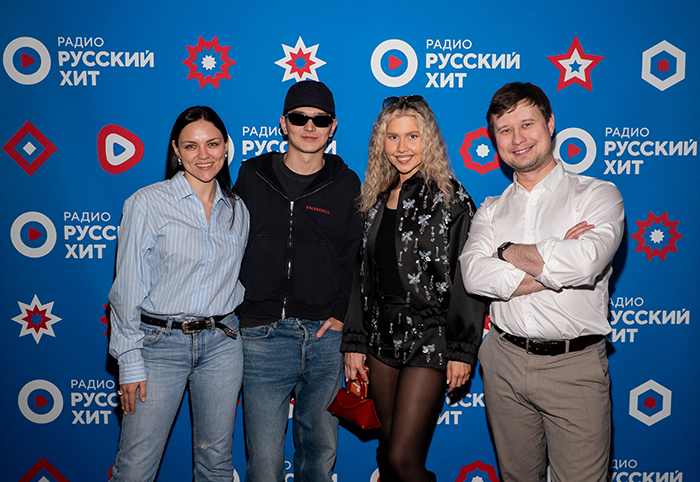 AKMAL’ И JALAGONIA  и ведущие  Влад Смирнов и Лена Чайка 