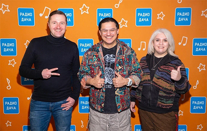 Максим Олейников и ведущие Александр Желавский и Мария Фёдорова