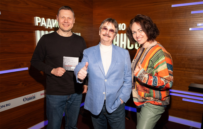 Виктор Третьяков и ведущие Роман Шахов и Ирина Сотникова