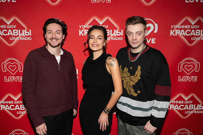 Seville (Artik & Asti) и ведущие Ярослав Парамонов и Кирилл Данилов