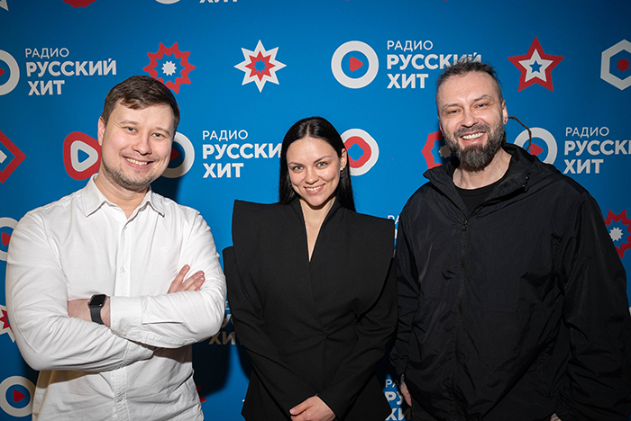 Burito и ведущие Влад Смирнов и Лена Чайка 