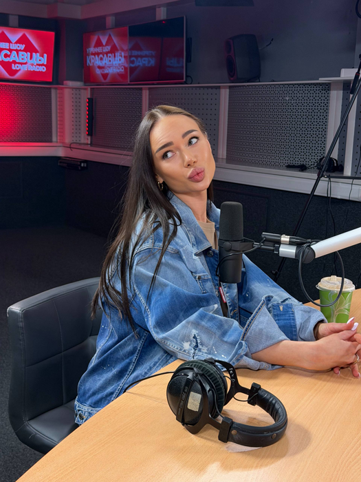 «Красавцы +1»: Яна Кошкина в утреннем шоу Love Radio