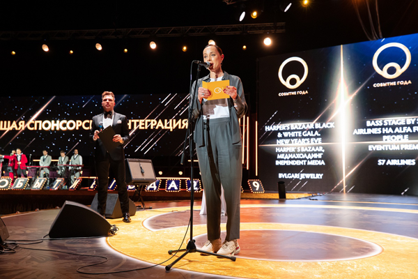 Юлия Голубева вручила награду лауреатам премии «Событие года»