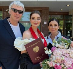 Александр и Екатерина Стриженовы с дочерью Сашей