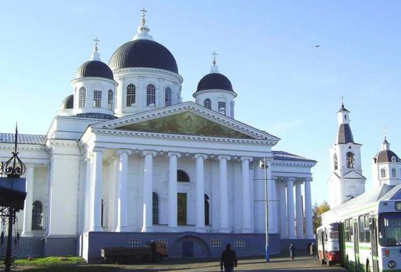 Арзамас где можно. Храмы Арзамаса Нижегородской области. Соборный храм Арзамас. Воскресенский собор в Арзамасе м п Коринфский. Воскресенский собор фронтон Арзамас.