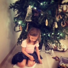 Вера Брежнева показала фото младшей дочери