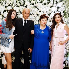 Игорь Крутой с дочкой Александрой, мамой Светланой и женой Ольгой