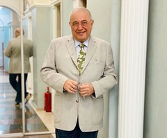 Евгений Петросян