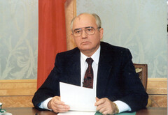 Михаил Горбачев